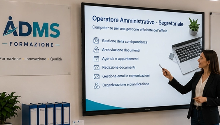 Docente durante una lezione del corso Operatore Amministrativo Segretariale presso ADMS Formazione.